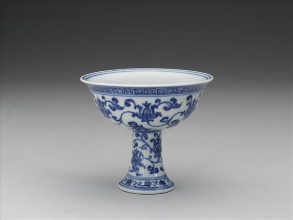 青花番蓮紋高足杯