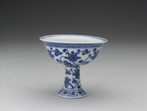 青花番蓮紋高足杯