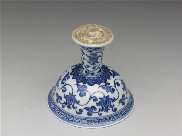 青花番蓮紋高足杯