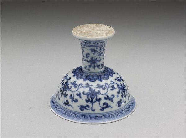 青花番蓮紋高足杯