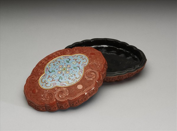 仿雕漆海棠式盒