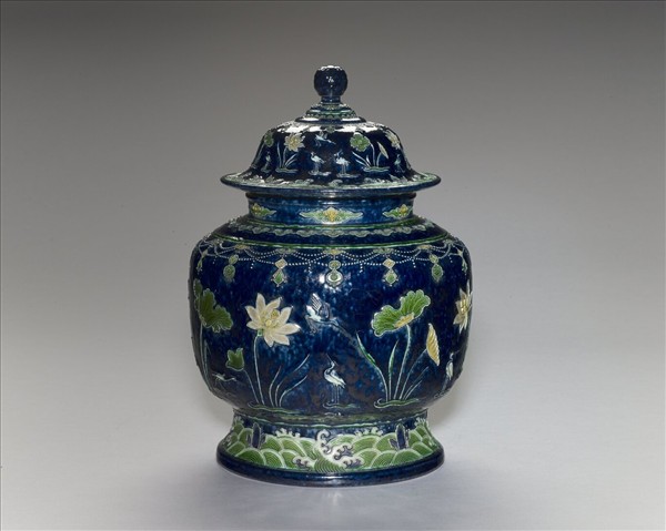 琺華三彩蓮塘紋蓋罐