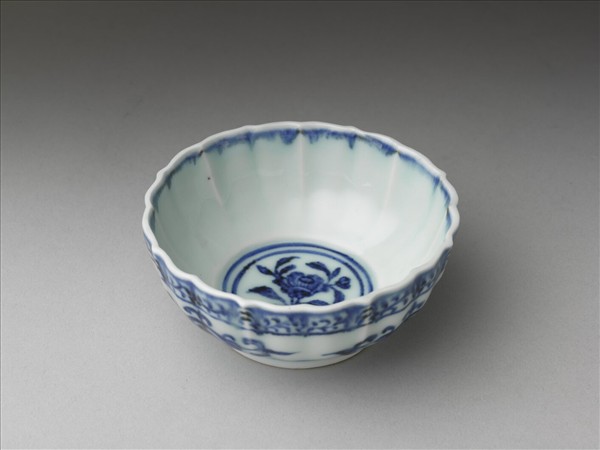 青花靈芝紋葵花式杯