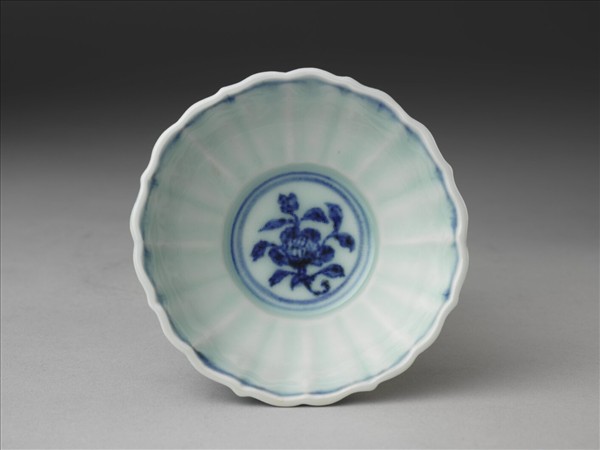 青花靈芝紋葵花式杯