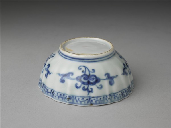 青花靈芝紋葵花式杯