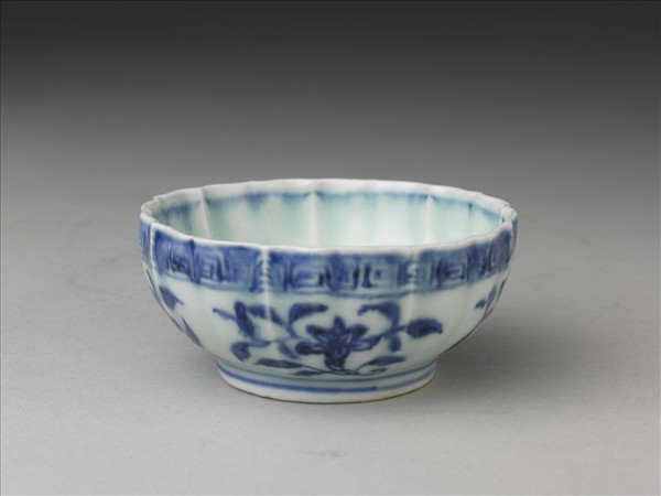 青花花卉紋葵花式杯