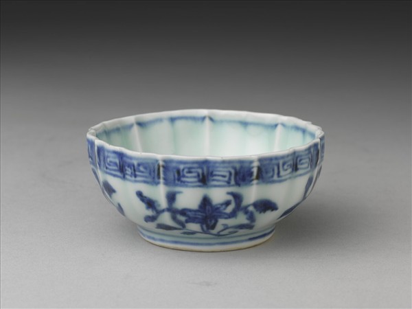 青花花卉紋葵花式杯