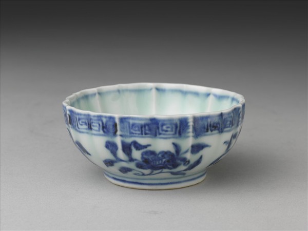 青花花卉紋葵花式杯