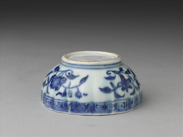 青花花卉紋葵花式杯