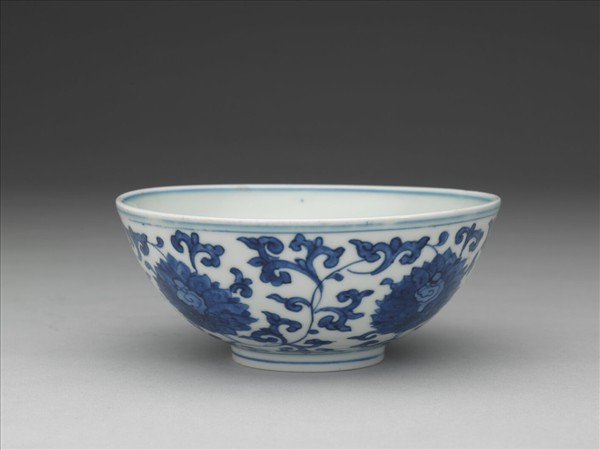 青花番蓮紋壽字碗