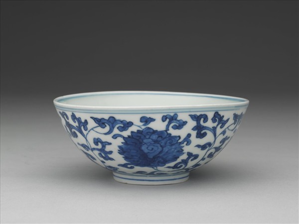 青花番蓮紋壽字碗