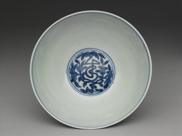 青花番蓮紋壽字碗