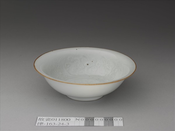 青白瓷印花蓮塘鷺鷥紋碗