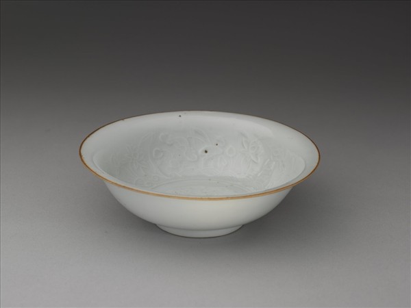 青白瓷印花蓮塘鷺鷥紋碗