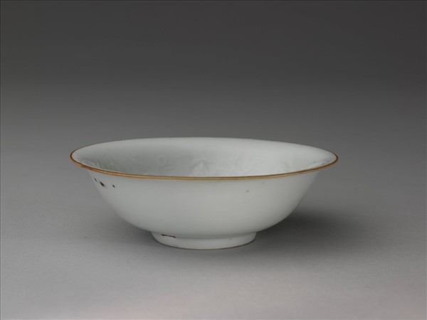 青白瓷印花蓮塘鷺鷥紋碗