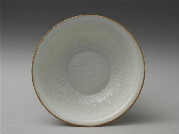 青白瓷印花蓮塘鷺鷥紋碗