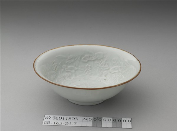 青白瓷印花蓮塘鷺鷥紋碗