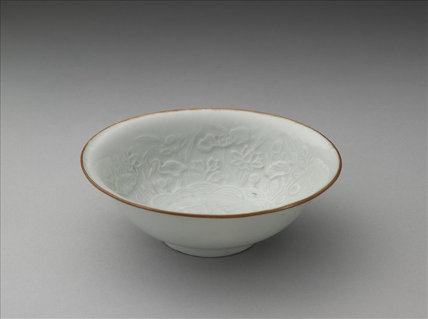 青白瓷印花蓮塘鷺鷥紋碗