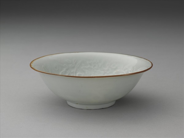 青白瓷印花蓮塘鷺鷥紋碗