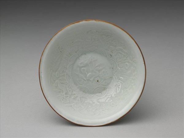 青白瓷印花蓮塘鷺鷥紋碗