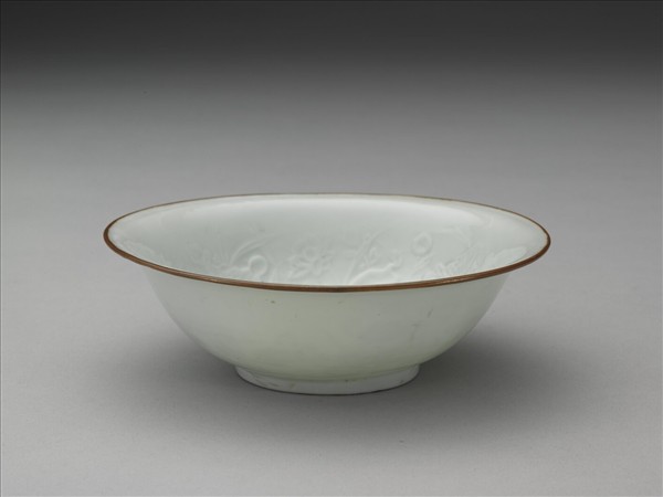 青白瓷印花蓮塘鷺鷥紋碗