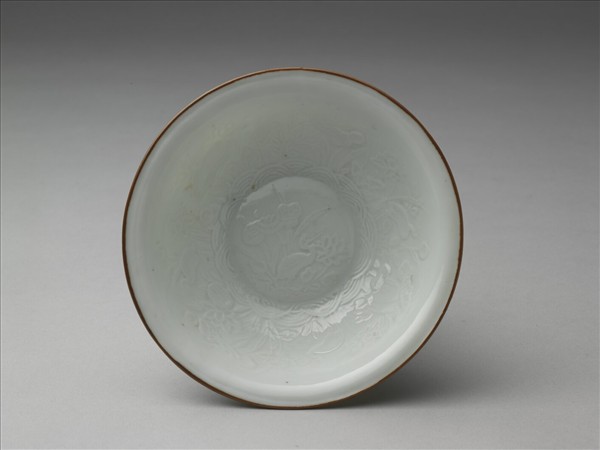 青白瓷印花蓮塘鷺鷥紋碗