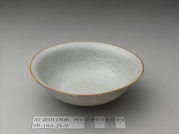 青白瓷印花蓮塘鷺鷥紋碗