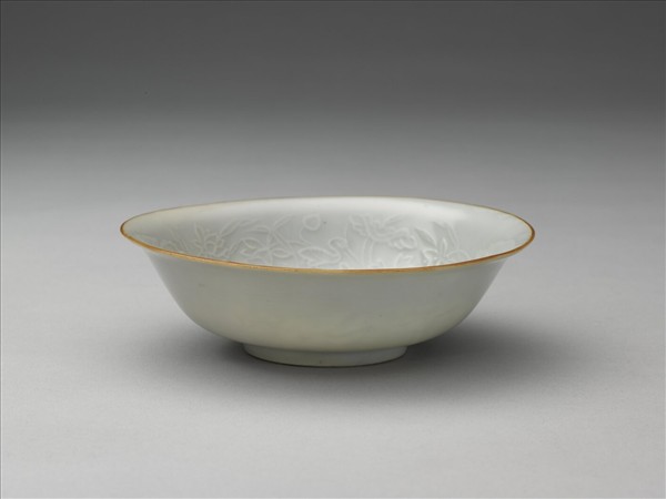 青白瓷印花蓮塘鷺鷥紋碗