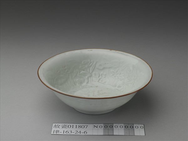 青白瓷印花蓮塘鷺鷥紋碗