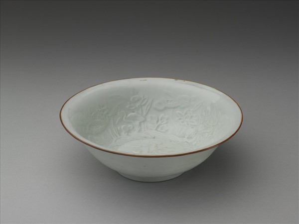 青白瓷印花蓮塘鷺鷥紋碗