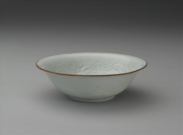 青白瓷印花蓮塘鷺鷥紋碗