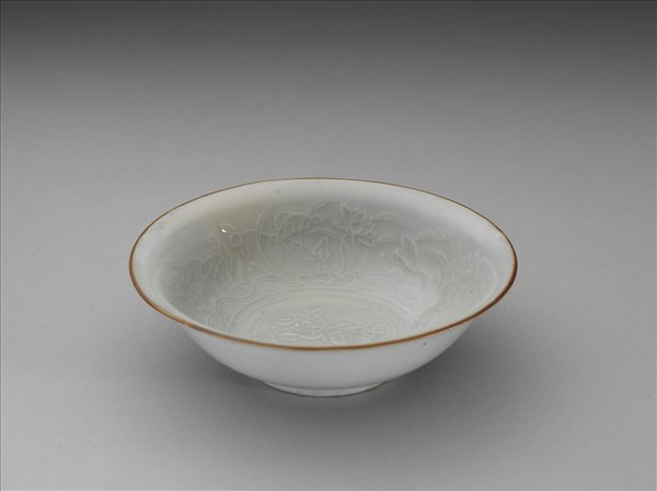 青白瓷印花蓮塘鷺鷥紋碗