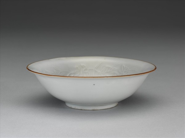 青白瓷印花蓮塘鷺鷥紋碗