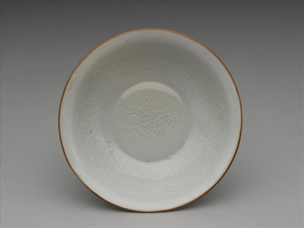 青白瓷印花蓮塘鷺鷥紋碗