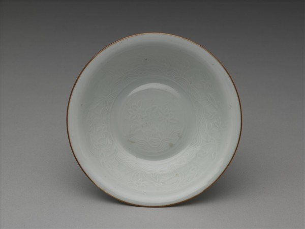 青白瓷印花蓮塘鷺鷥紋碗