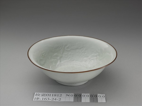 青白瓷印花蓮塘鷺鷥紋碗