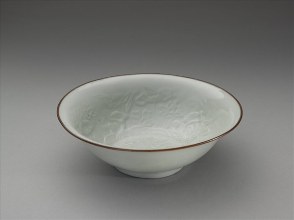 青白瓷印花蓮塘鷺鷥紋碗