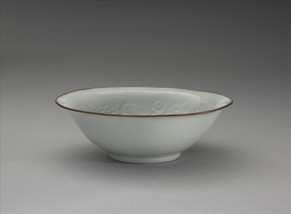 青白瓷印花蓮塘鷺鷥紋碗