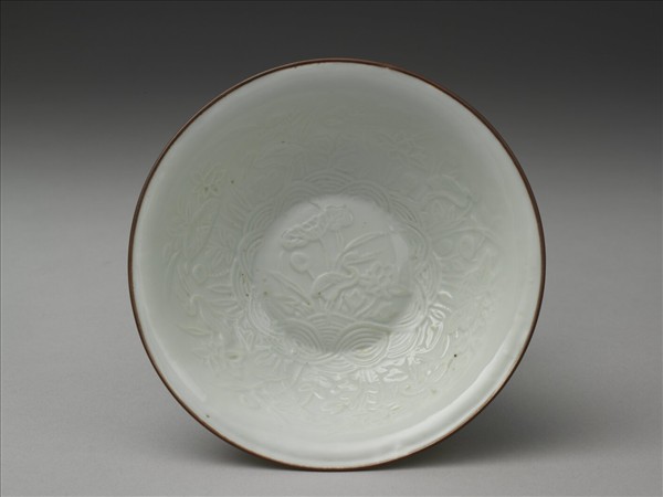 青白瓷印花蓮塘鷺鷥紋碗