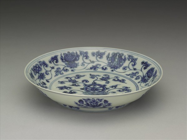 青花蓮托八吉祥紋盤