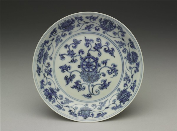 青花蓮托八吉祥紋盤