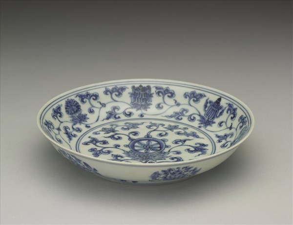 青花蓮托八吉祥紋盤