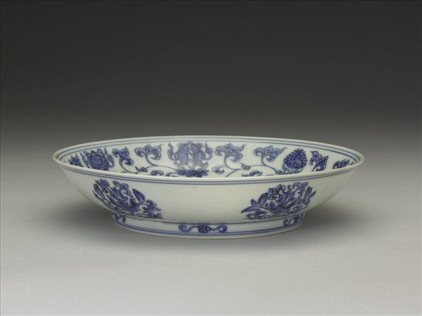 青花蓮托八吉祥紋盤