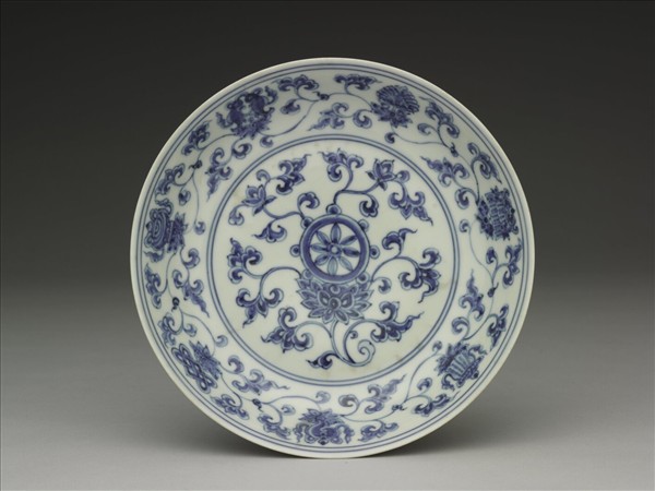 青花蓮托八吉祥紋盤