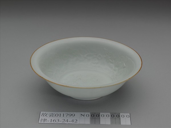 青白瓷印花蓮塘鷺鷥紋碗