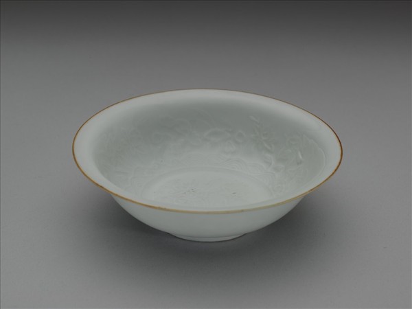 青白瓷印花蓮塘鷺鷥紋碗