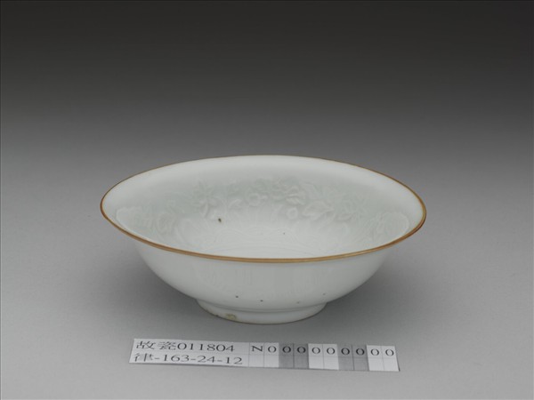 青白瓷印花蓮塘鷺鷥紋碗