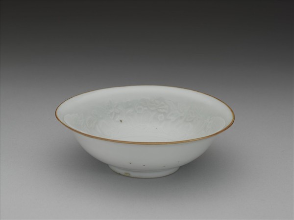 青白瓷印花蓮塘鷺鷥紋碗