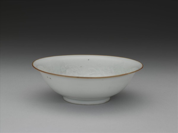 青白瓷印花蓮塘鷺鷥紋碗