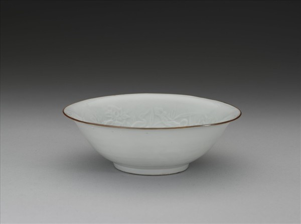 青白瓷印花蓮塘鷺鷥紋碗